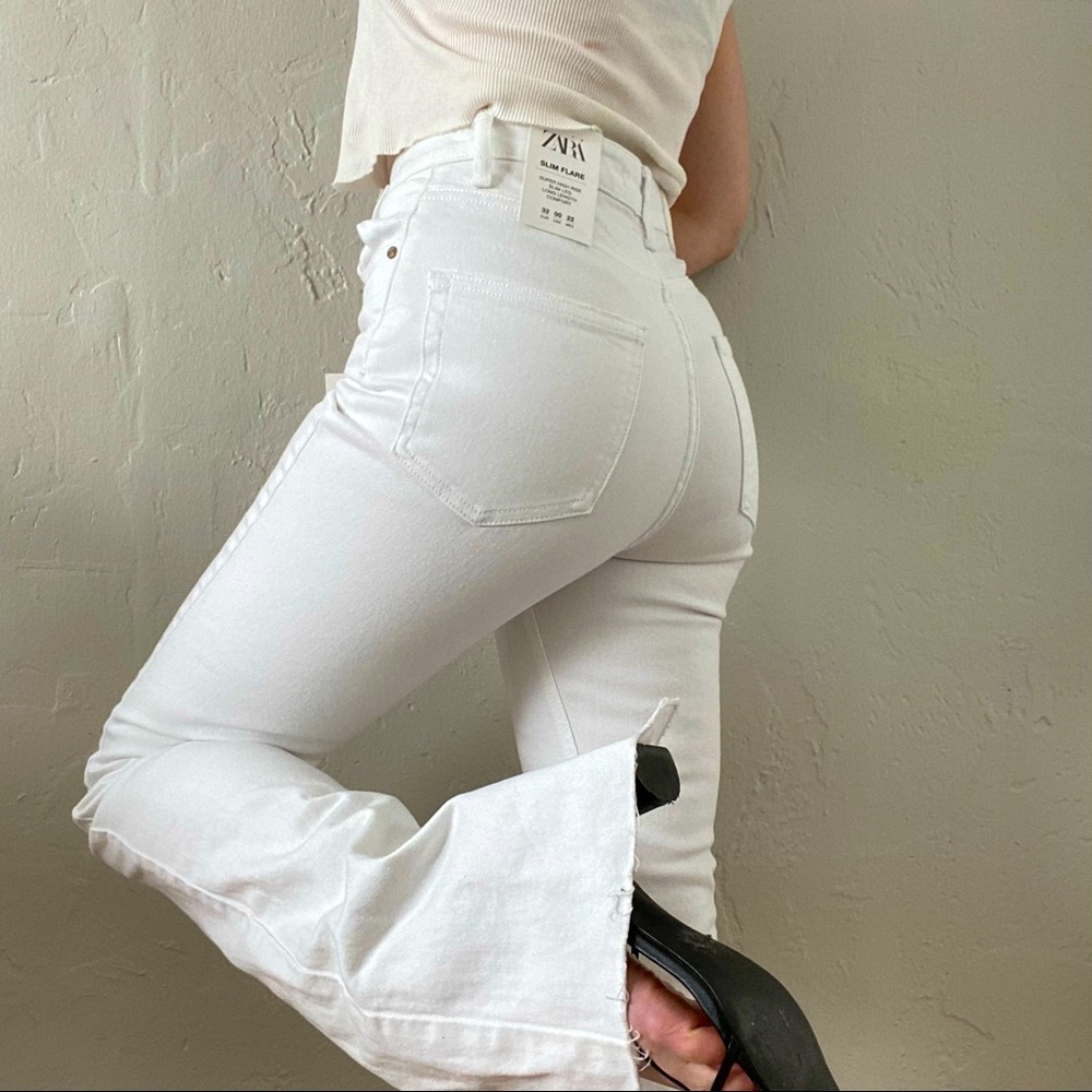 NEW WITH TAGS 🤍 Zara Hi Rise Flare Jeans w Slit